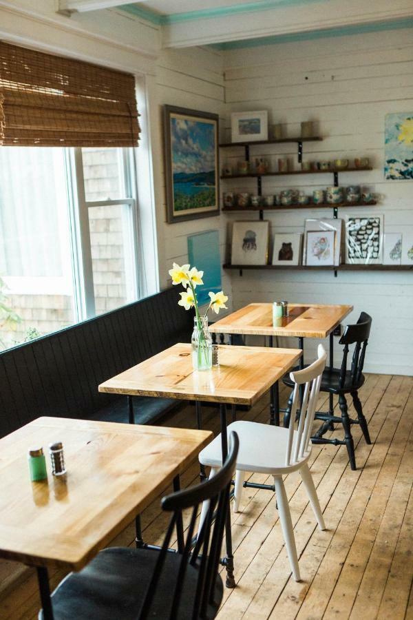 Salty Rose'S And The Periwinkle Cafe Hotel Ingonish Esterno foto