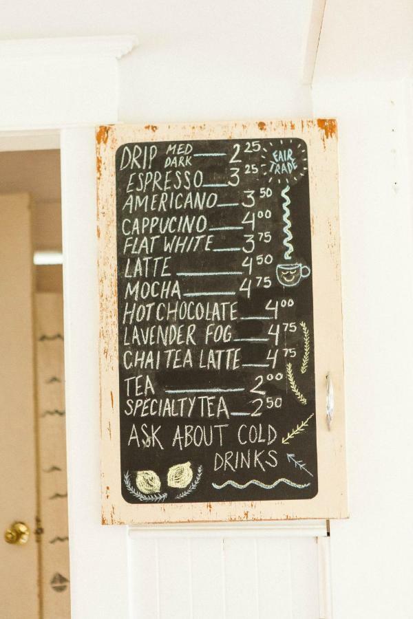 Salty Rose'S And The Periwinkle Cafe Hotel Ingonish Esterno foto