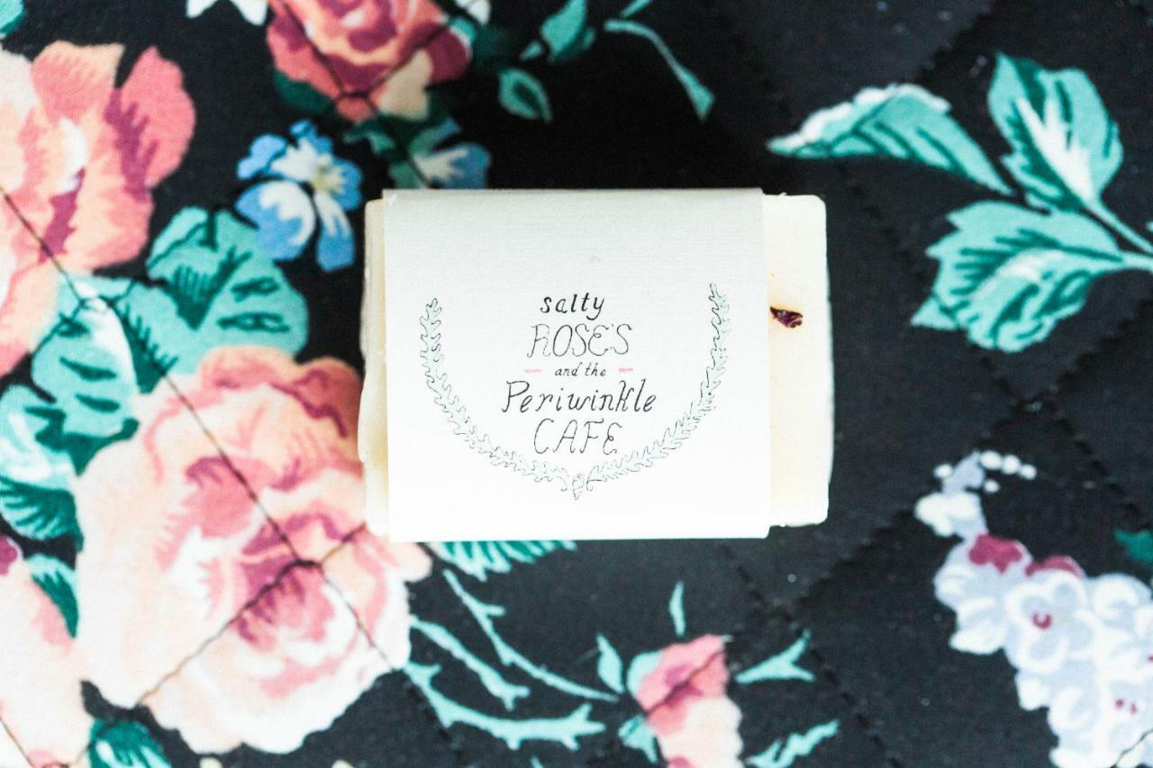 Salty Rose'S And The Periwinkle Cafe Hotel Ingonish Esterno foto